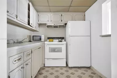 182 Westbury J #182, Deerfield Beach, FL 33442 - Photo 8