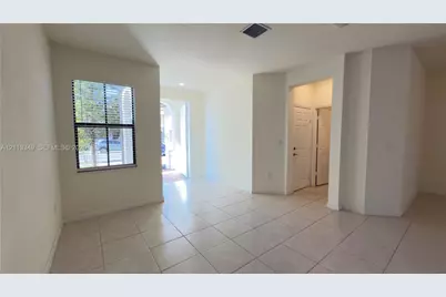 10827 W 33rd Ln #10827, Hialeah, FL 33018 - Photo 2