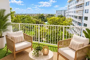 4200 Hillcrest Dr, Hollywood, FL 33021 - Photo 2