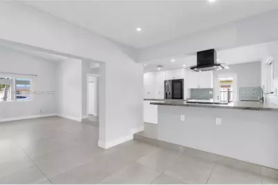2325 NE 194th St, Miami, FL 33180 - Photo 22
