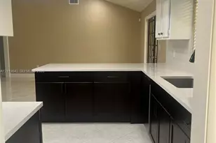13011 SW 14th Pl, Davie, FL 33325 - Photo 12