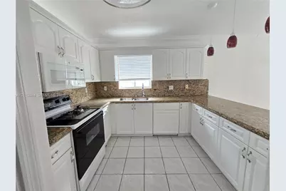 7456 W 34th Ct, Hialeah, FL 33018 - Photo 4