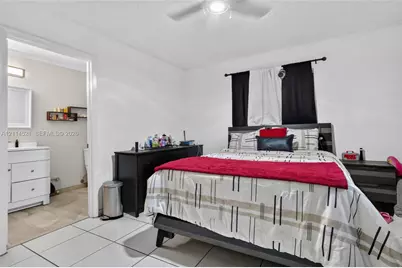 2427 W 70th Pl, Hialeah, FL 33016 - Photo 18
