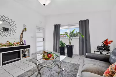 2427 W 70th Pl, Hialeah, FL 33016 - Photo 6