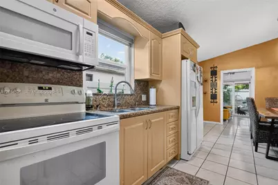 2427 W 70th Pl, Hialeah, FL 33016 - Photo 10