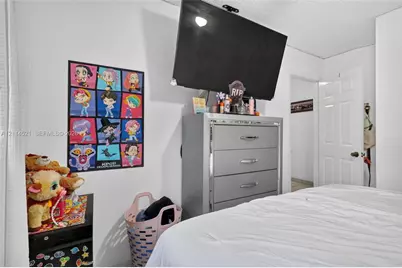 2427 W 70th Pl, Hialeah, FL 33016 - Photo 28