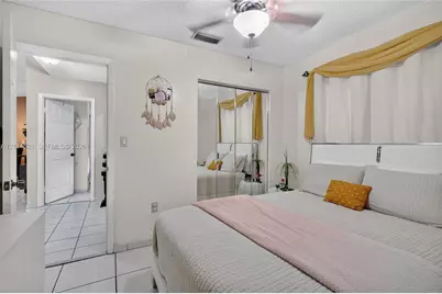 2427 W 70th Pl, Hialeah, FL 33016 - Photo 24