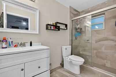 2427 W 70th Pl, Hialeah, FL 33016 - Photo 20