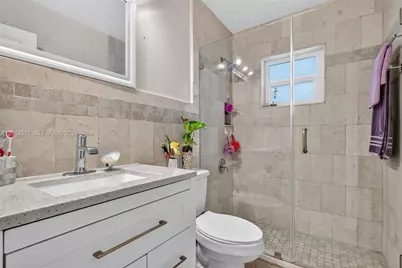 2427 W 70th Pl, Hialeah, FL 33016 - Photo 26