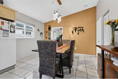 2427 W 70th Pl, Hialeah, FL 33016 - Photo 12
