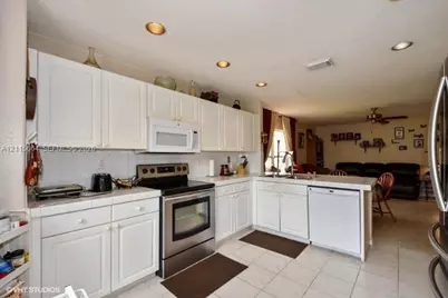 19409 NW 24th Pl, Pembroke Pines, FL 33029 - Photo 18