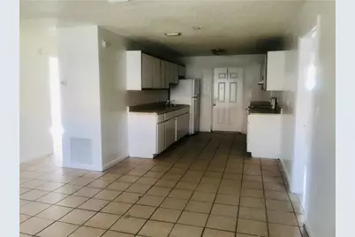 1038 NW 8th Avenue, Fort Lauderdale, FL 33311 - Photo 2