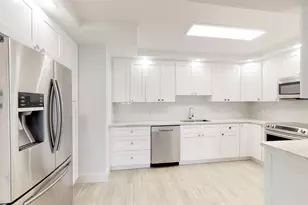 3980 Oaks Clubhouse Dr, Pompano Beach, FL 33069 - Photo 1