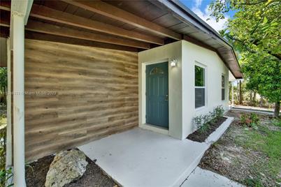 11240 SW 60th Ter - Photo 1