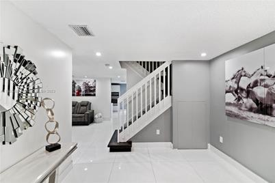 7025 NW 173rd Dr #2206, Hialeah, FL 33015 - Photo 1