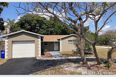 131 NE 29th St, Pompano Beach, FL 33064 - Photo 1