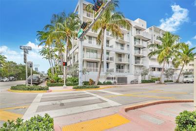 7832  Collins Ave #402, Miami Beach, FL 33141 - Photo 1