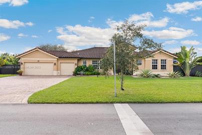 1670 NW 21st St, Homestead, FL 33030 - Photo 1