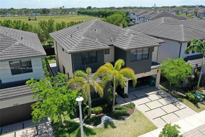 8752 NW 157th Ter, Miami Lakes, FL 33018 - Photo 1