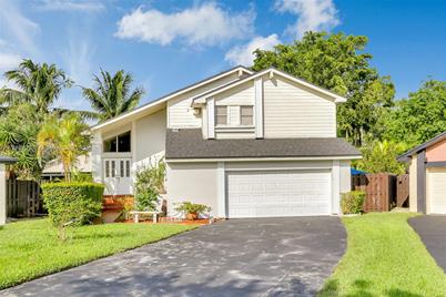 5207 SW 152 Ct, Miami, FL 33185 - Photo 1