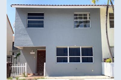 2421 W 54th Pl #11, Hialeah, FL 33016 - Photo 1