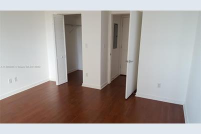 335 S Biscayne Blvd #1804, Miami, FL 33131 - Photo 1