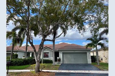 1967  Pisces Ter #1967, Weston, FL 33327 - Photo 1