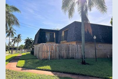 151  Woodland Rd #151, Palm Springs, FL 33461 - Photo 1