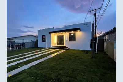 1010 W 1st Ave, Hialeah, FL 33010 - Photo 1