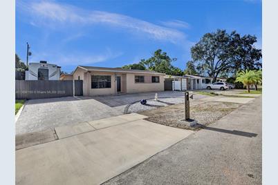 18543 NW 10th Rd - Photo 1