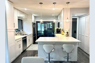 100  Wimbledon Lake Dr #100, Plantation, FL 33324 - Photo 1