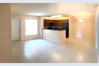 7680 Westwood Dr #811, Tamarac, FL 33321 - Photo 1