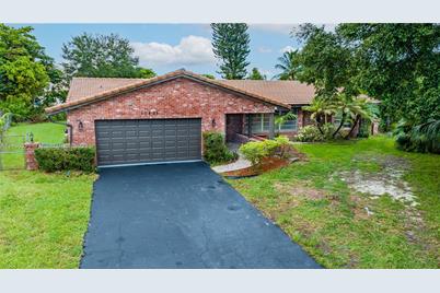 10401 NW 40th Pl - Photo 1