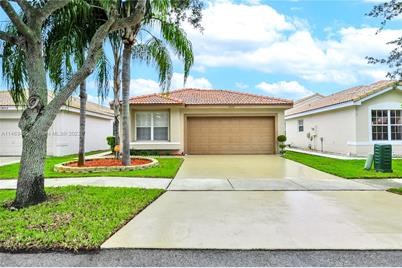 1832 SW 176th Ave - Photo 1