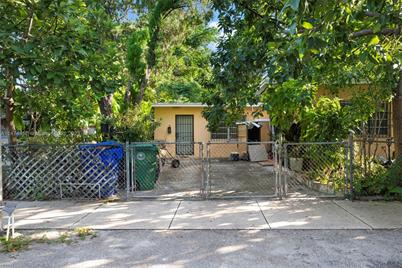 1020 NW 33rd St - Photo 1