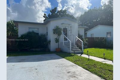 1850 NW 52nd St - Photo 1