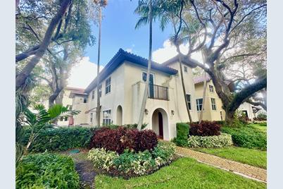 473 Menendez Ave #8, Coral Gables, FL 33146 - Photo 1