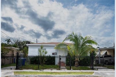 1176 NW 48th St - Photo 1