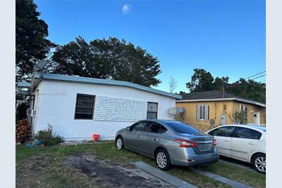 1785 NW 56th St - Photo 1