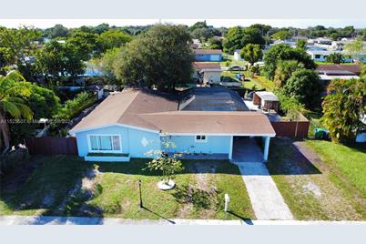18600 NW 22nd Ct - Photo 1