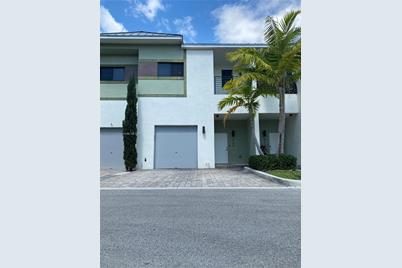 909 NW 45th Ter, Plantation, FL 33317 - Photo 1