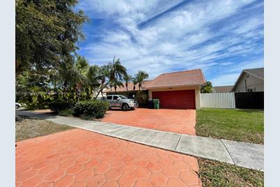 10425 SW 146th Ave - Photo 1
