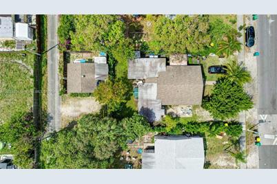 49 SW 14th St, Dania Beach, FL 33004 - Photo 1