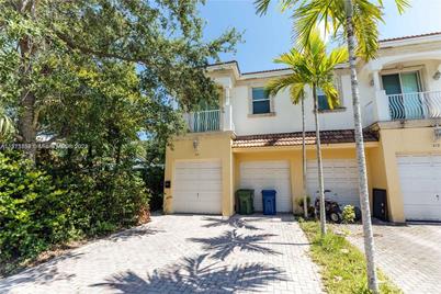 210 SW 9th St, Fort Lauderdale, FL 33315 - Photo 1