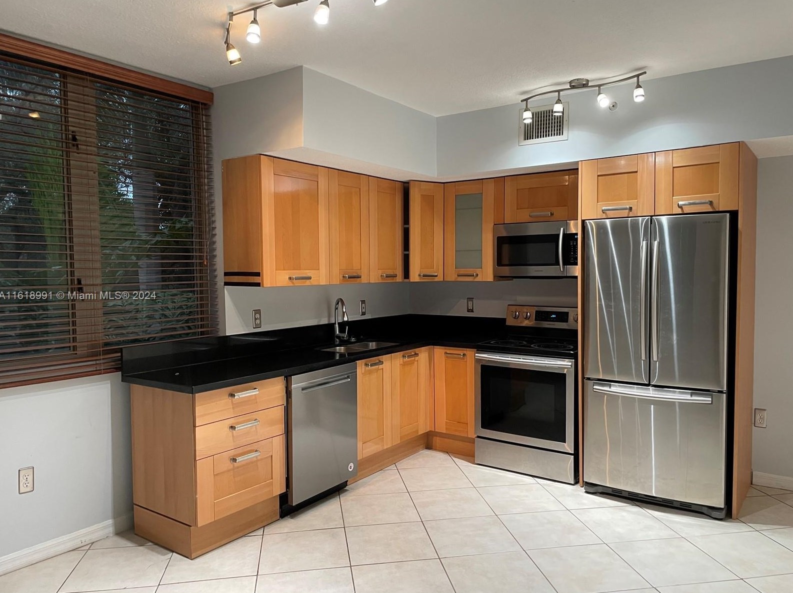 2630 Sw 28th St #33, Miami, FL 33133