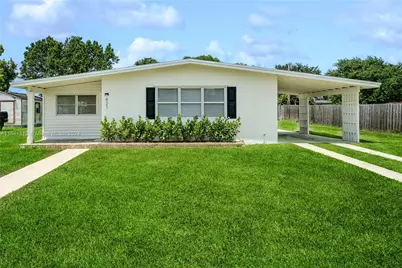 421 SE Solaz Ave, Port Saint Lucie, FL 34983 - Photo 1