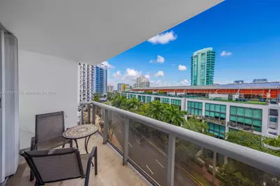 6039 Collins Ave #836, Miami Beach, FL 33140 - Photo 1