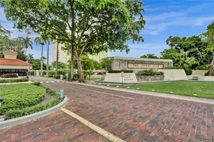 11111 Biscayne Blvd, Miami, FL 33181 - Photo 1