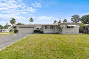201 Entrada Dr, Hollywood, FL 33021 - Photo 1