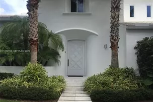 5763 N Bay Rd, Miami Beach, FL 33140 - Photo 1